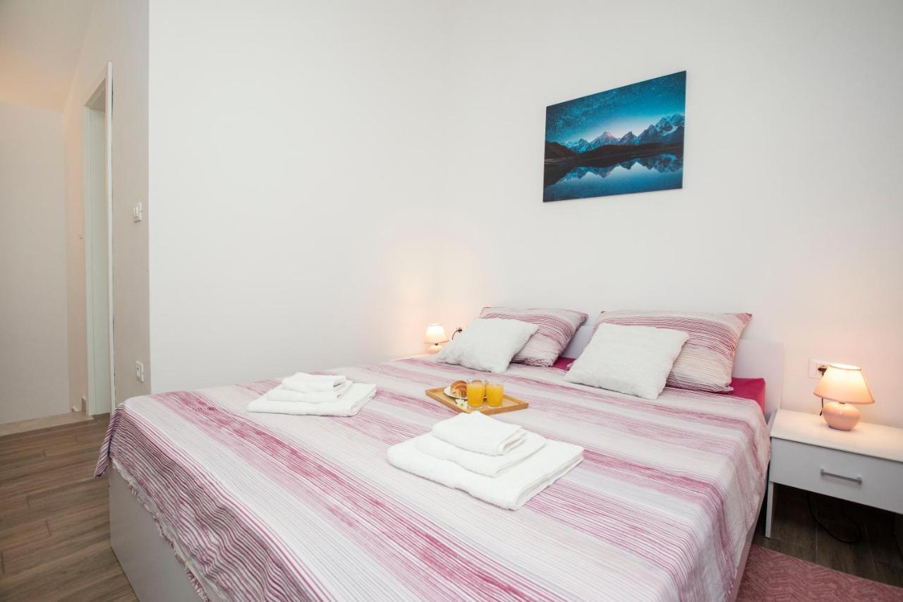 Studio Apartman Amalie พาซิน ภายนอก รูปภาพ