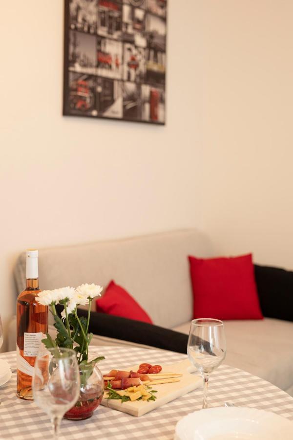 Studio Apartman Amalie พาซิน ภายนอก รูปภาพ