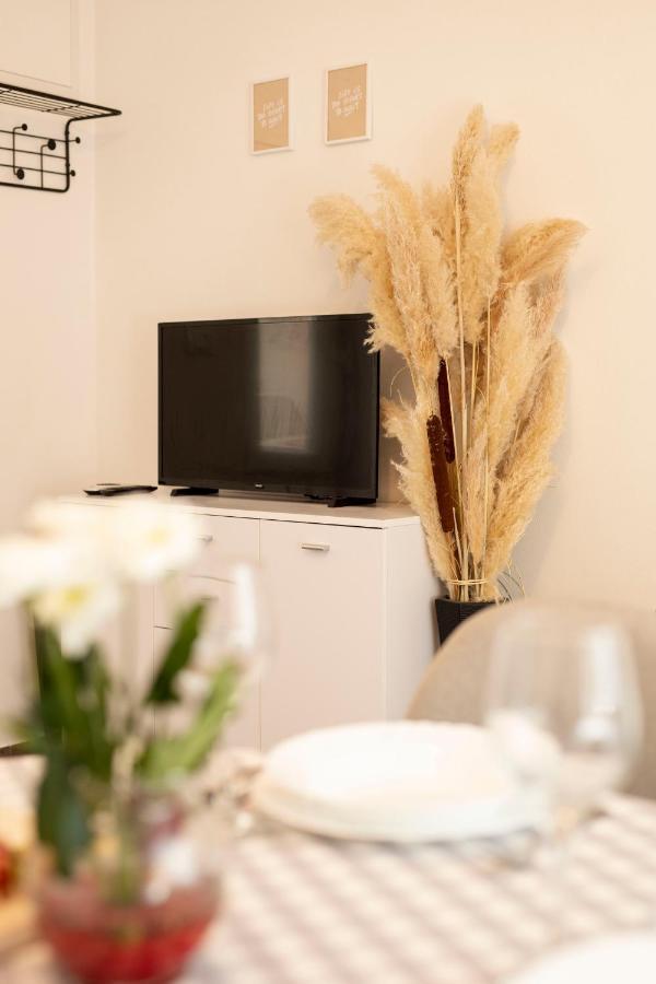 Studio Apartman Amalie พาซิน ภายนอก รูปภาพ